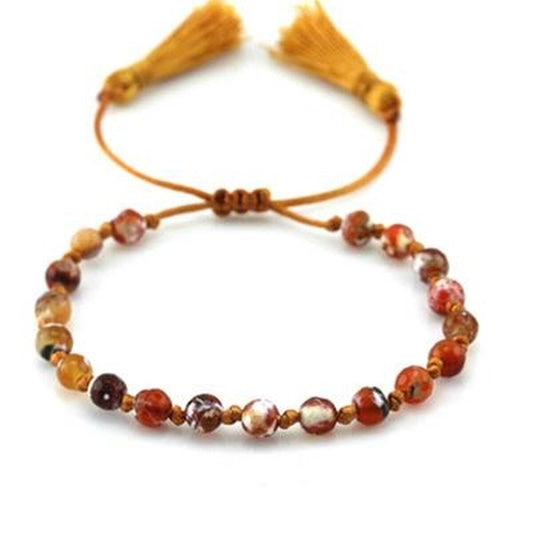 Elegante oranje CO88 Collection armband met kleurrijke kralen en franjes.
