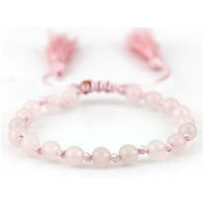 Detail van de roze CO88 Collection armband met ronde kralen en franjes.