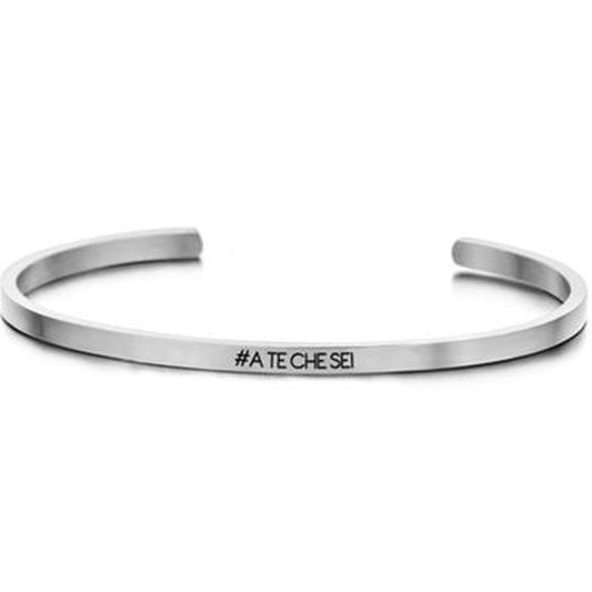 Zilverkleurige CO88 Collection armband voor dames met elegant design en subtiele inscriptie.