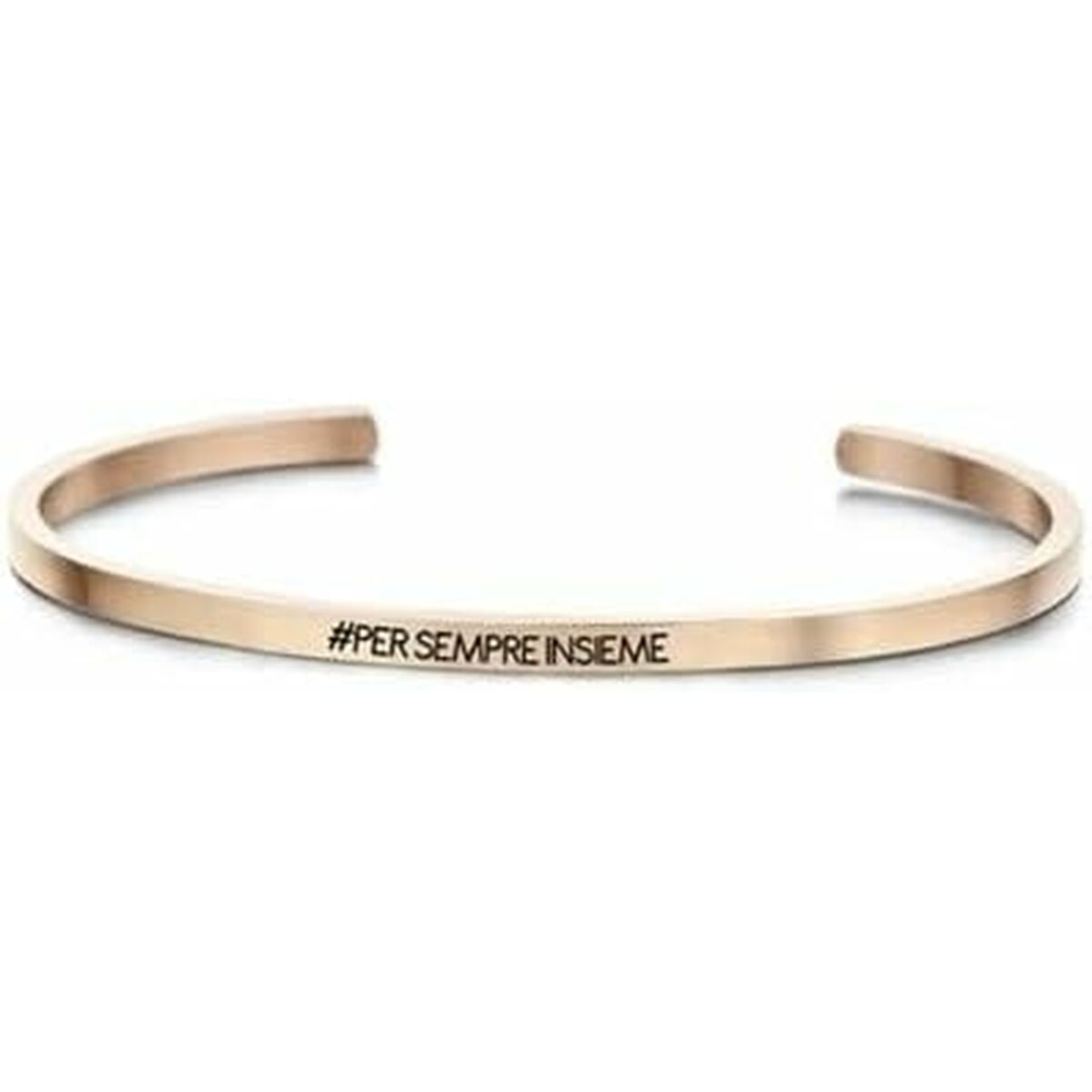 Detail van de CO88 Collection armband met verfijnde gouden afwerking en inscriptie.