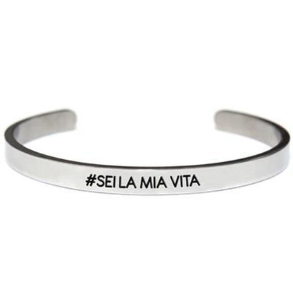 Zilverkleurige CO88 Collection armband met de tekst "#SEI LA MIA VITA" in een elegante stijl.
