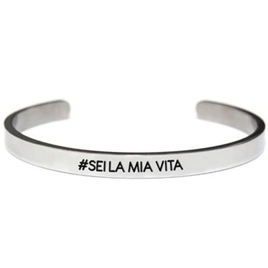 Zilverkleurige CO88 Collection armband met de tekst "#SEI LA MIA VITA" in een elegante stijl.