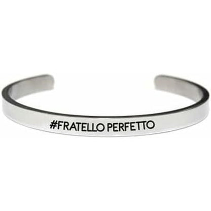 Zilverkleurige CO88 Collection armband met elegante inscriptie aan de voorkant.