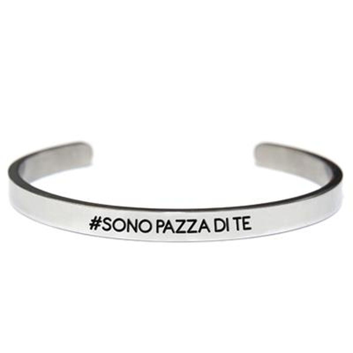 Zilverkleurige CO88 Collection armband met elegante uitstraling en tekst #SONO PAZZA DI TE.