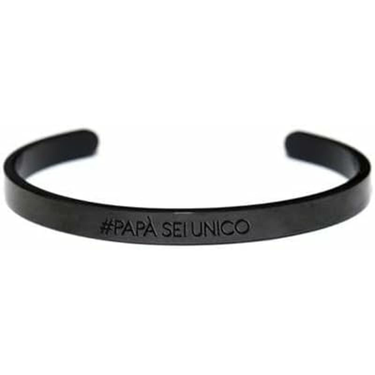 Detail van de zwarte CO88 Collection armband met de tekst "#PAPA SEI UNICO".