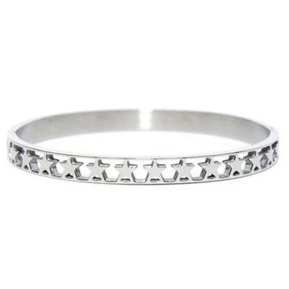 Zilverkleurige CO88 Collection armband voor dames met elegant ontwerp en stervormige uitsparingen.
