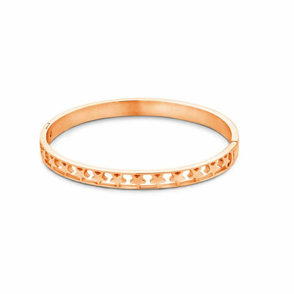 Detail van de CO88 Collection armband in roze goud met elegant uitgesneden ontwerp.
