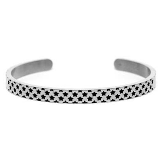 Zilverkleurige CO88 Collection armband met sterrenpatroon, elegant en stijlvol ontwerp.
