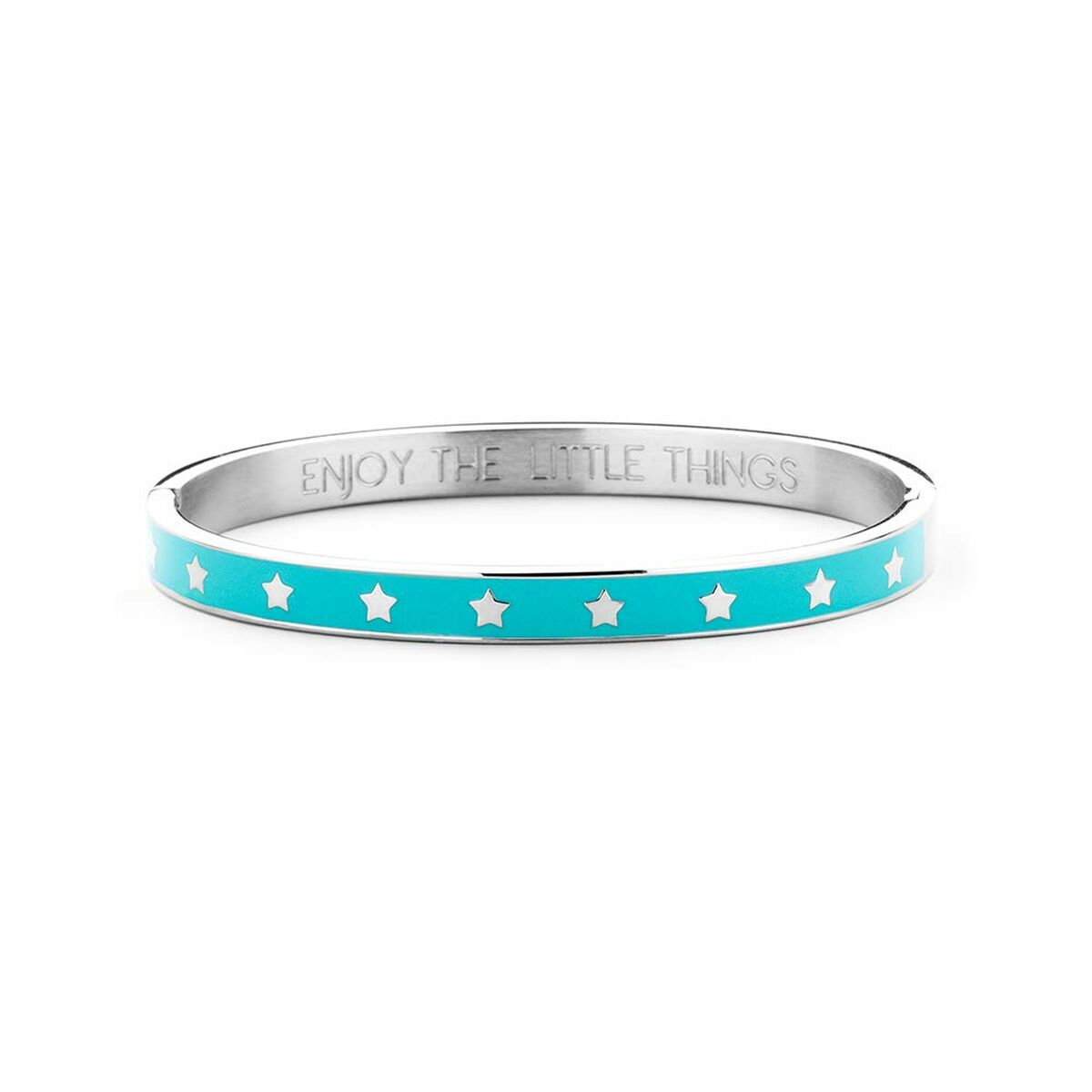 Detail van de zilverkleurige CO88 Collection armband met blauwe sterretjes en inscriptie.