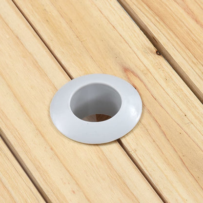 Detail van het parasolgat in het vurenhouten oppervlak van de vidaXL campingtafel.