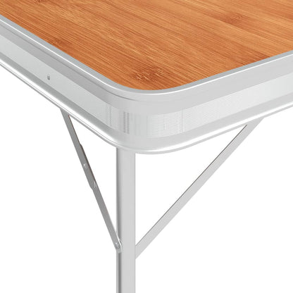 Detail van het MDF tafelblad met een bruin houten uitstraling en aluminium rand.