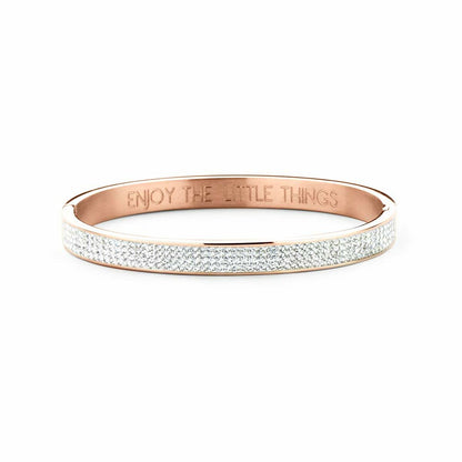 Detail van de roze gouden CO88 Collection armband met sprankelende steentjes en gravure.