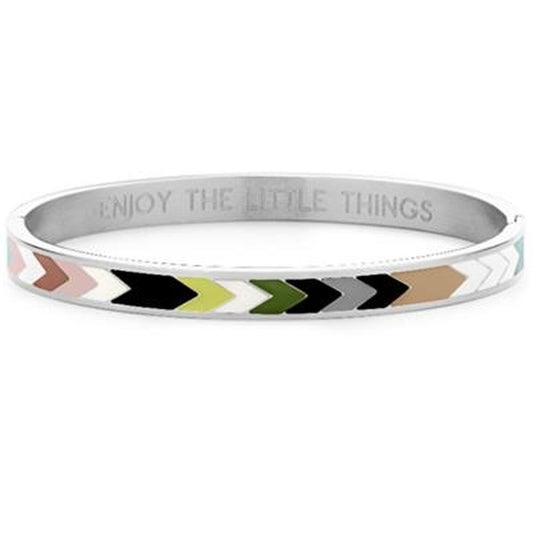 Zilverkleurige CO88 Collection armband met elegant design en kleurrijke chevronpatronen.