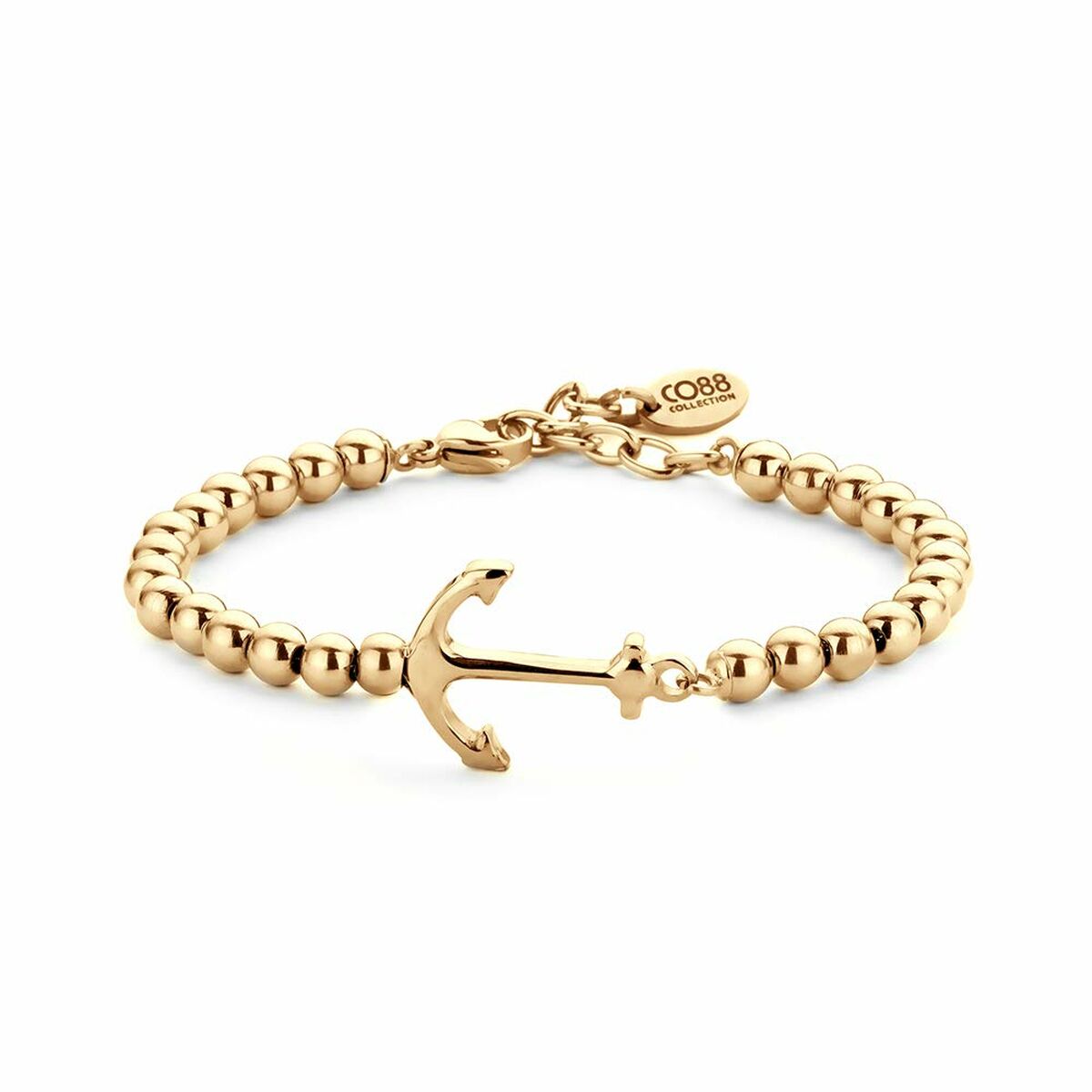 Detail van de gouden CO88 Collection armband met een schattige ankerhanger.