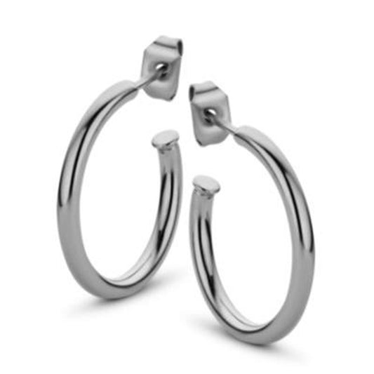 Zilverkleurige CO88 Collection oorbellen met trendy design en elegante ronde vorm.