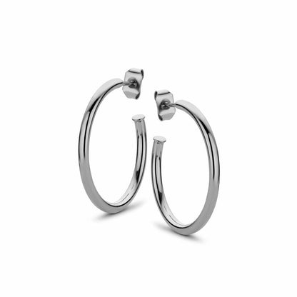 Zilverkleurige CO88 Collection oorbellen met een elegant, tijdloos ontwerp en een glanzende afwerking.