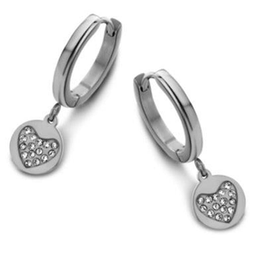 Zilverkleurige CO88 Collection oorbellen met hartvormige hanger en sprankelende details.