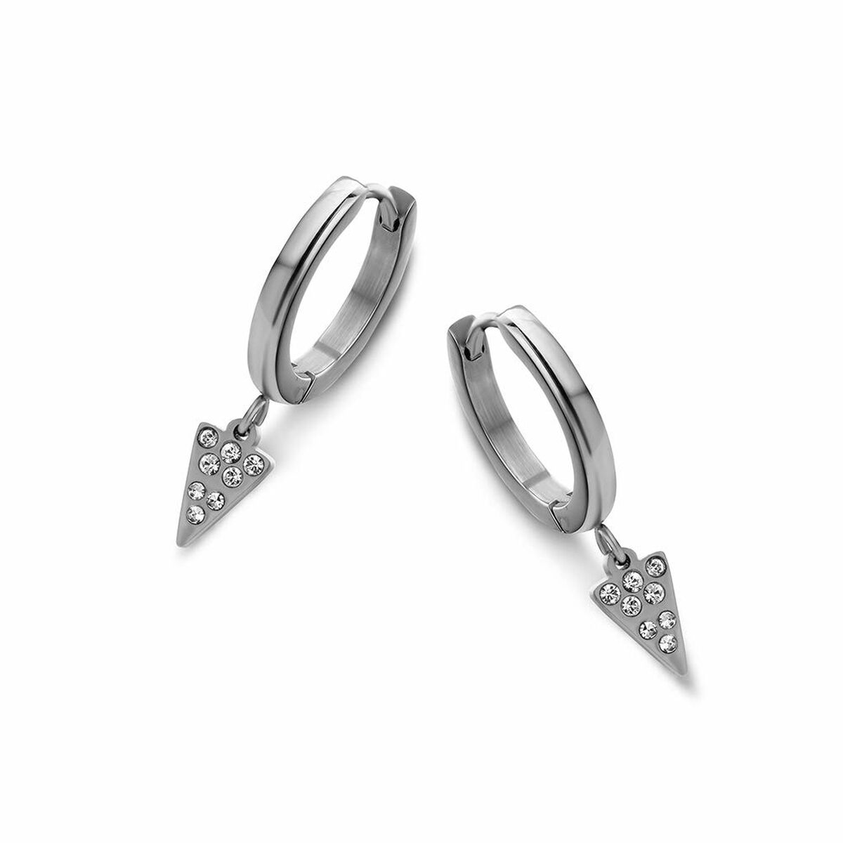 Zilverkleurige CO88 Collection oorbellen met een elegant driehoekig ontwerp en sprankelende stenen.
