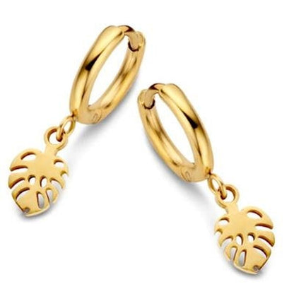Gouden CO88 Collection oorbellen met elegant design en hangende monstera-bladjes.