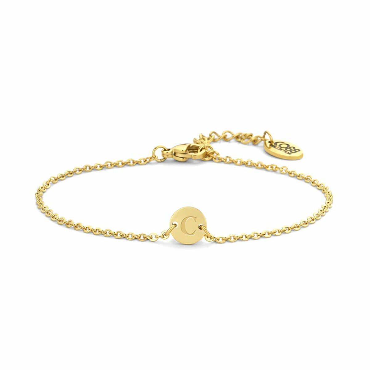 Detail van de gouden CO88 Collection armband met een elegante schakel en logo.