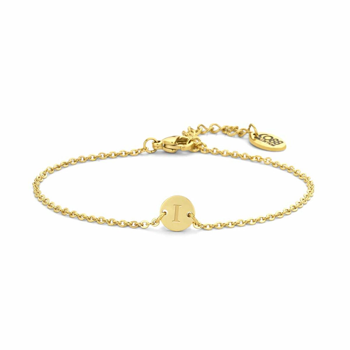 Detail van de CO88 Collection gouden armband met een ronde sluiting en verfijnde schakels.