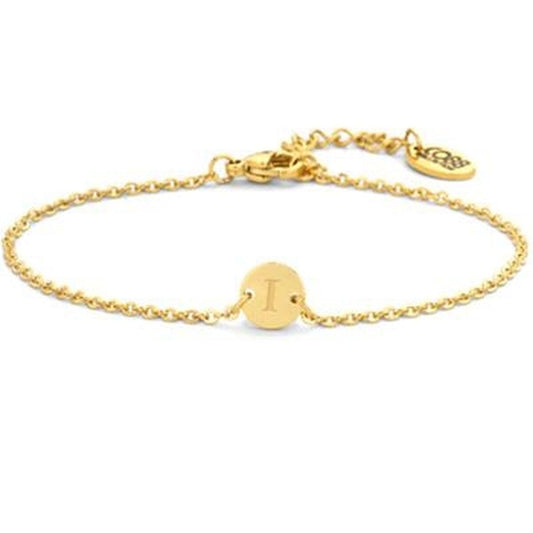 Gouden CO88 Collection armband met een tijdloos design en een elegante schijf met letter.