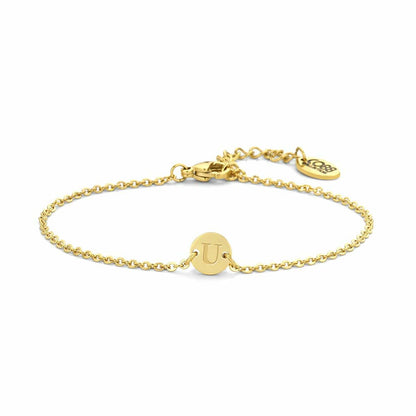 Detail van de CO88 Collection gouden armband met een elegante schakel en logo.
