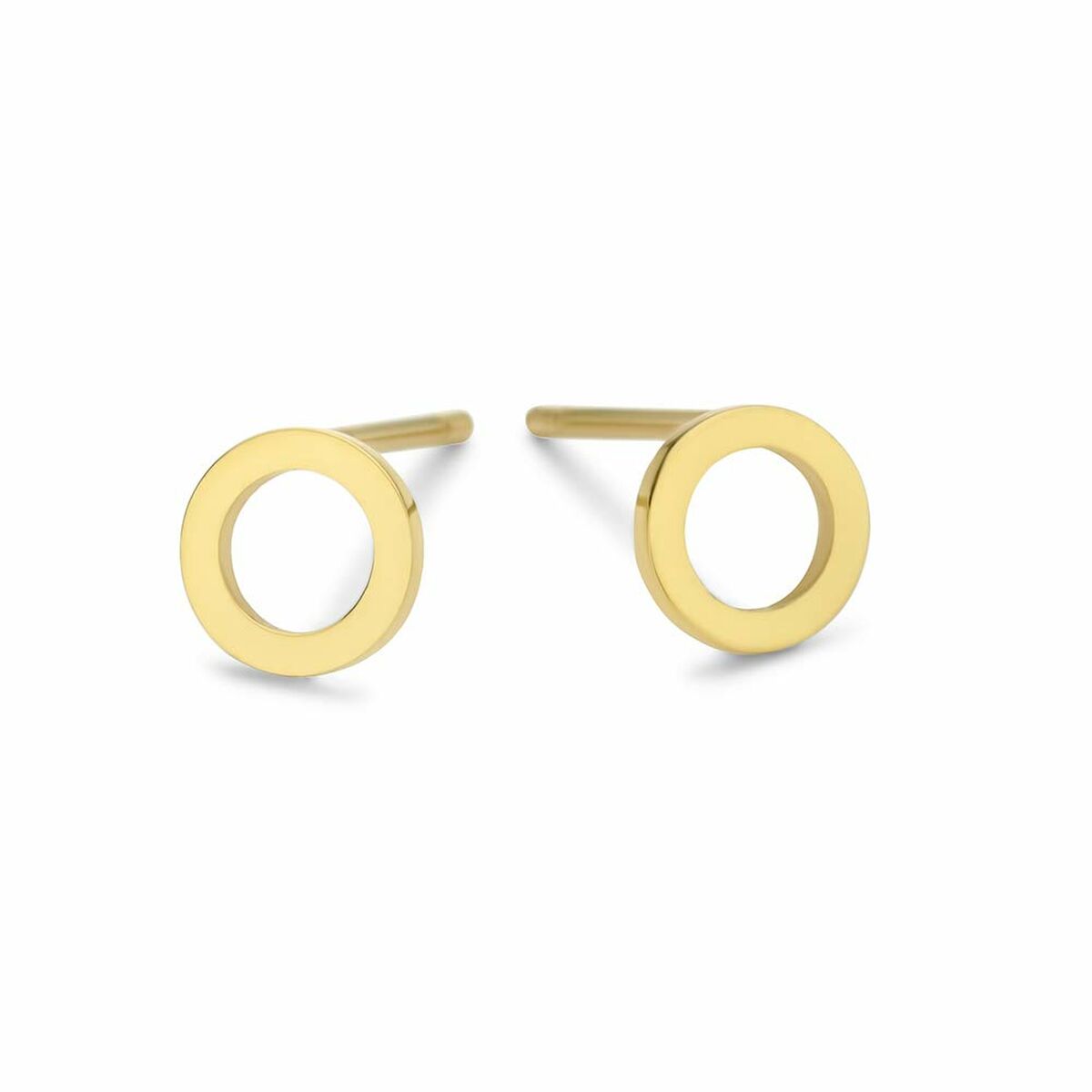 Detail van de CO88 Collection gouden oorbellen met een elegante, ronde afwerking.
