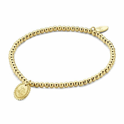 Detail van de gouden CO88 Collection armband met ronde kralen en een hangertje.