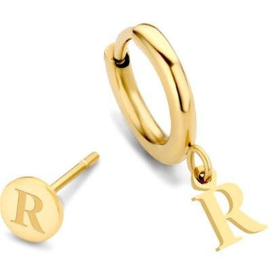 Gouden CO88 Collection oorbellen met elegante R-hanger en stud, perfect voor elke gelegenheid.