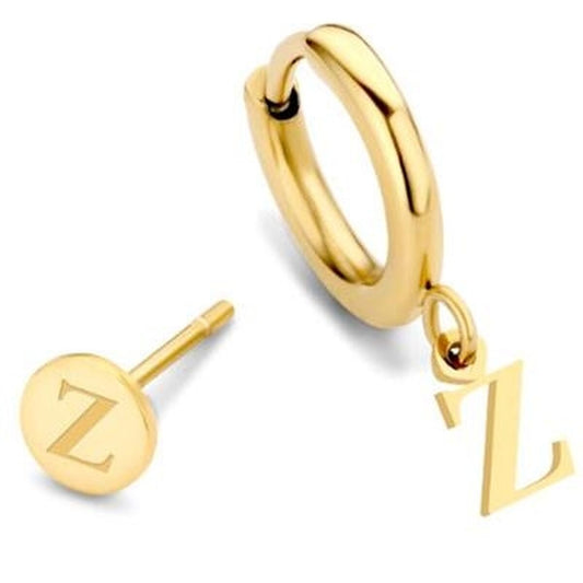 Gouden CO88 Collection oorbellen met een elegante Z-hanger en stud, vooraanzicht.