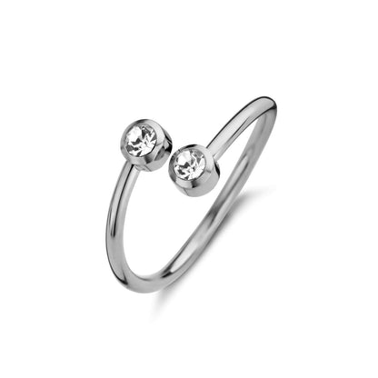 Detail van de zilverkleurige CO88 Collection ring met twee sprankelende stenen.