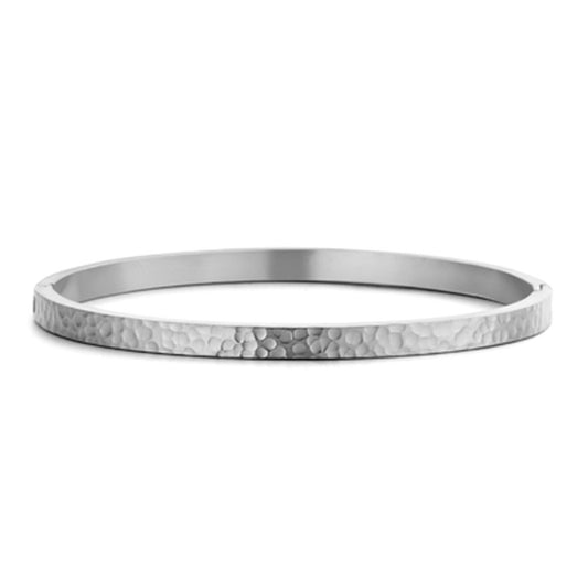 Zilverkleurige CO88 Collection armband met een elegante, gestructureerde afwerking.