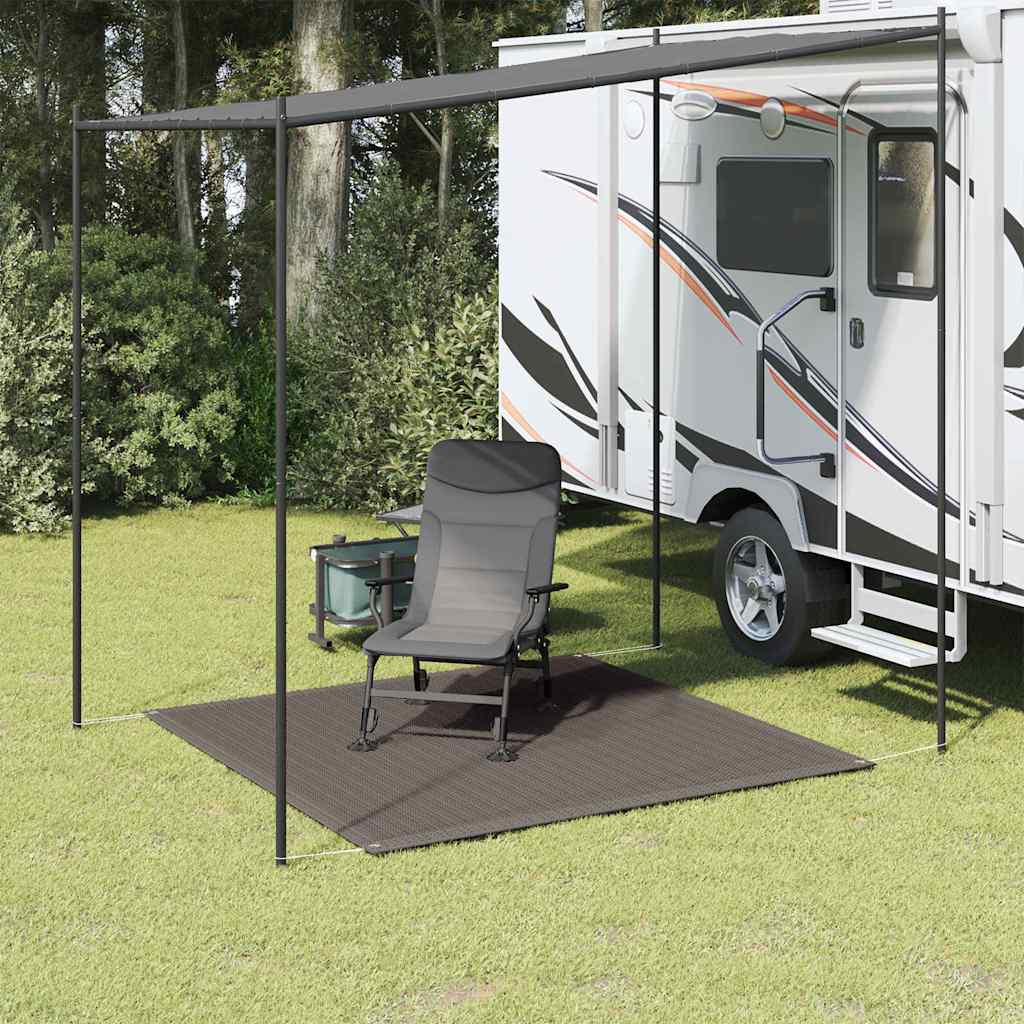 vidaXL tenttapijt 200x200 cm antraciet onder een caravanluifel met een stoel en tafel.
