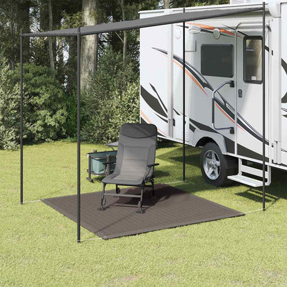 vidaXL tenttapijt 200x200 cm antraciet onder een caravanluifel met een stoel en tafel.