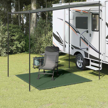 Donkergroen vidaXL tenttapijt van 250x250 cm onder een caravanluifel met stoel.
