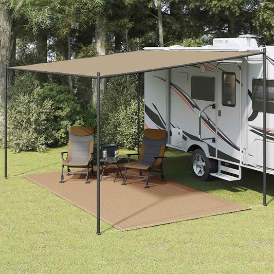 Taupe vidaXL tenttapijt van 250x450 cm onder een caravanluifel met twee stoelen.
