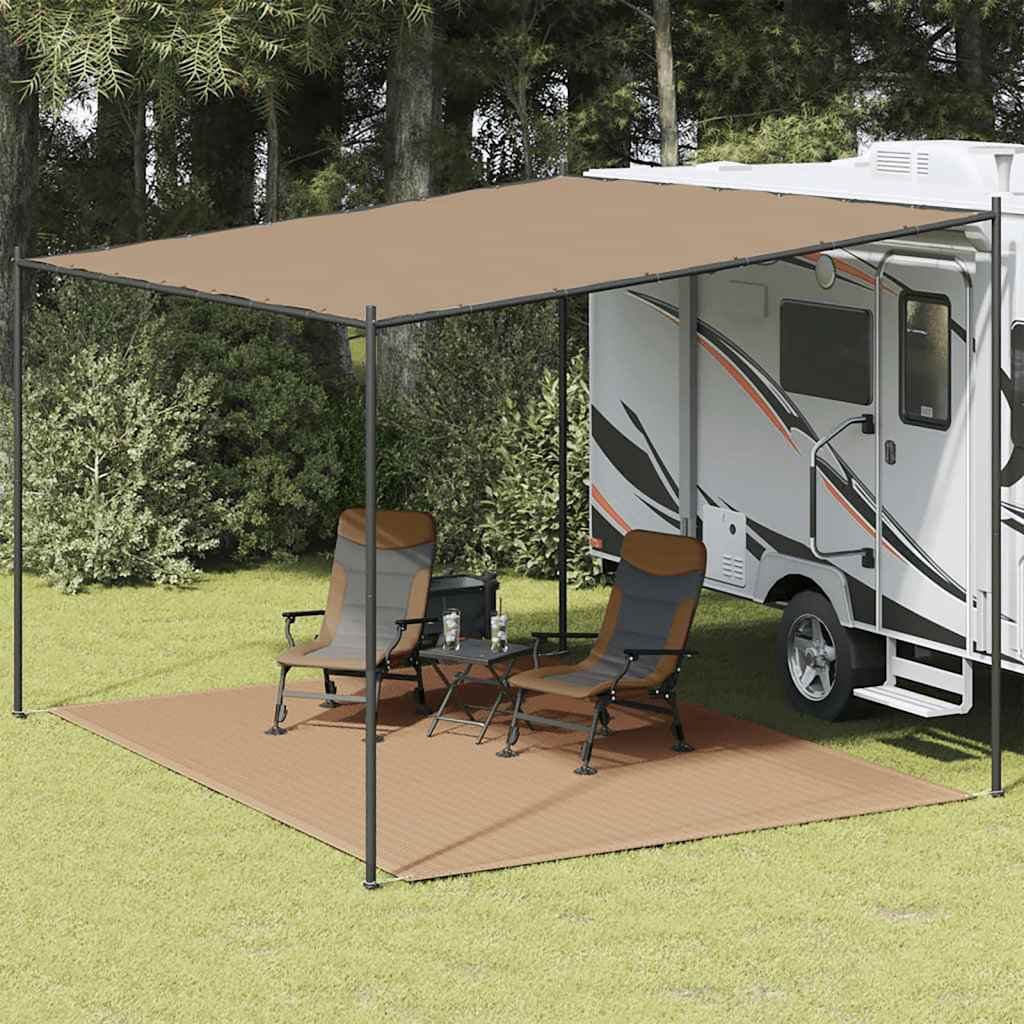 Tenttapijt vidaXL 300x400 cm taupe, waterdoorlatend, onder een caravanluifel met stoelen.
