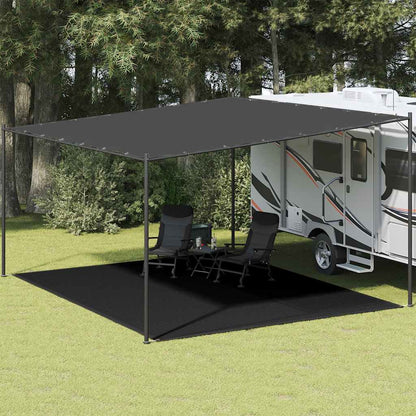 Zwart vidaXL tenttapijt van 400x500 cm onder een caravanluifel met stoelen en tafel.