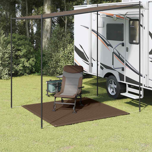 vidaXL tenttapijt 200x200 cm in bruin, geplaatst onder een caravanluifel met een stoel erop