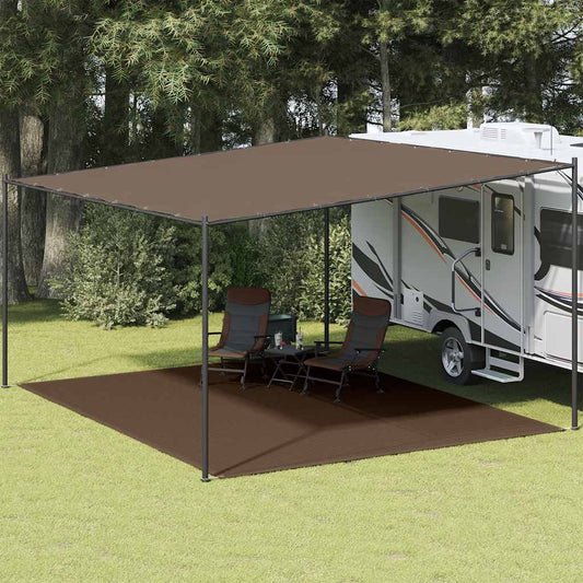 vidaXL tenttapijt 400x500 cm bruin, geplaatst onder een caravanluifel met stoelen.