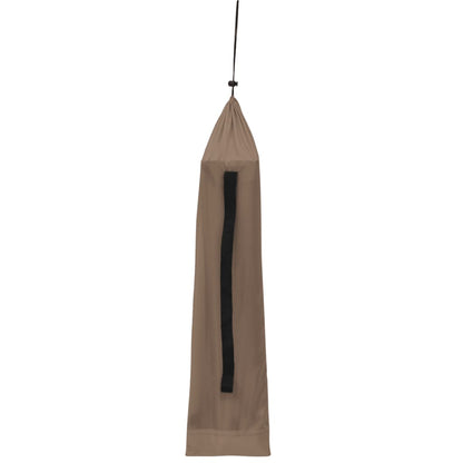Detail van de taupe opbergtas voor het vidaXL campingbed, hangend aan een haak.