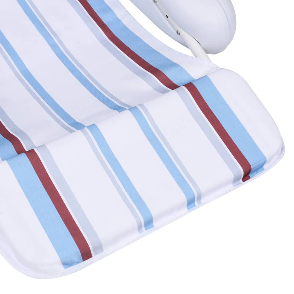 Detail van de vidaXL zwembadstoel met gestreepte bekleding in blauw en wit.