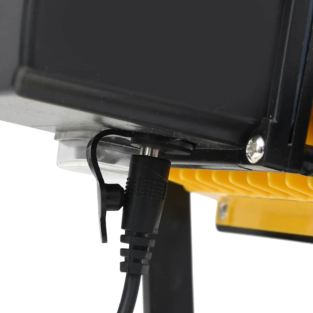 Detail van de oplaadbare vidaXL LED-spotlight met aansluitpunt voor opladen.
