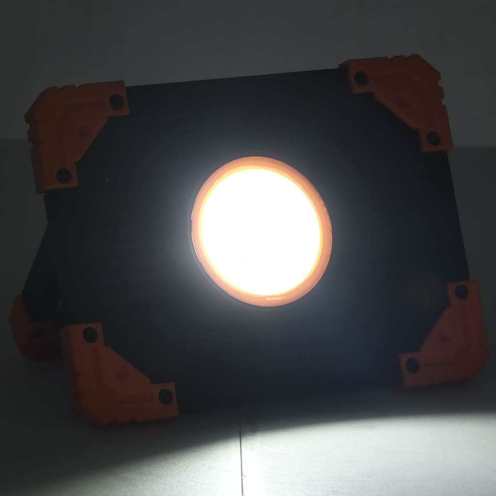 Zijaanzicht van de vidaXL draagbare LED spotlight met helder koudwit licht.