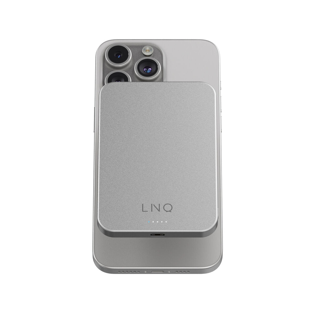 Zilverkleurige Linq Byelements Powerbank 5000 mAh op een smartphone, met draadloze oplaadfunctie.