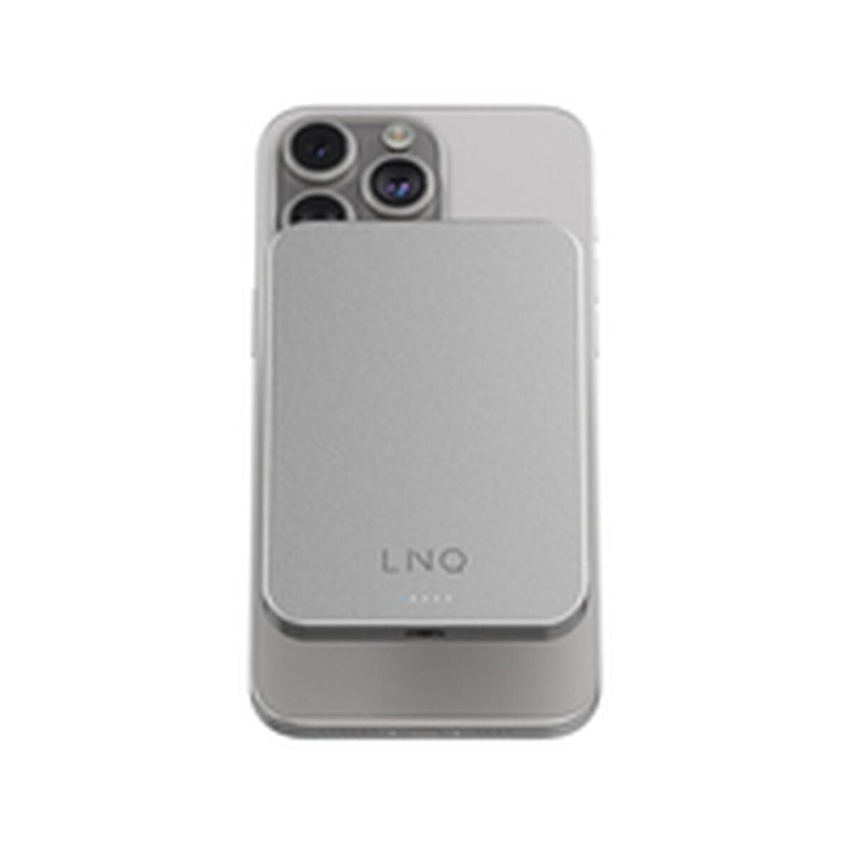 Zilverkleurige Linq Byelements Powerbank 5000 mAh, geplaatst op een smartphone.