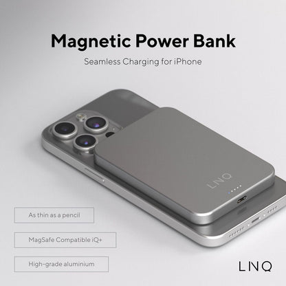 Zijaanzicht van de zilverkleurige Linq Byelements Powerbank met magnetische functie voor iPhone.