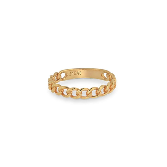 Elegant gouden 24KAE ring voor dames met een tijdloos kettingontwerp.