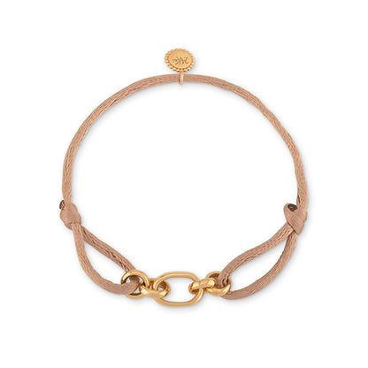 Detail van de 24KAE gouden armband met een elegante sluiting en een verfijnde afwerking.